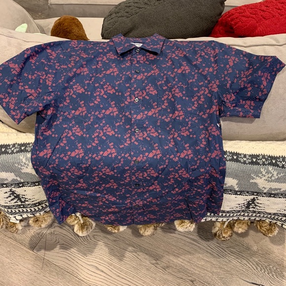 Men’s Shirts - Picture 2 of 4